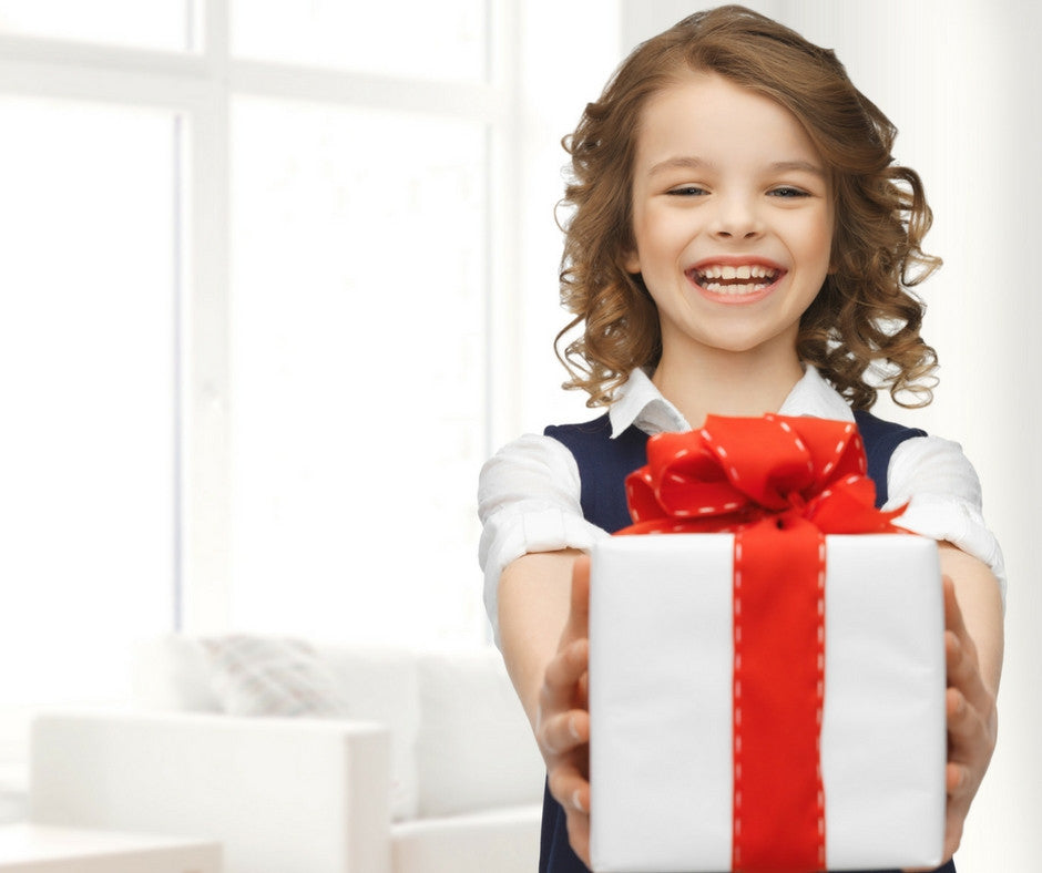 Cadeaux lors d’une fête d’enfant: Quand les ouvrir?