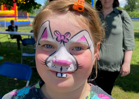 Animation fête enfant avec Elfia : maquillage enfant